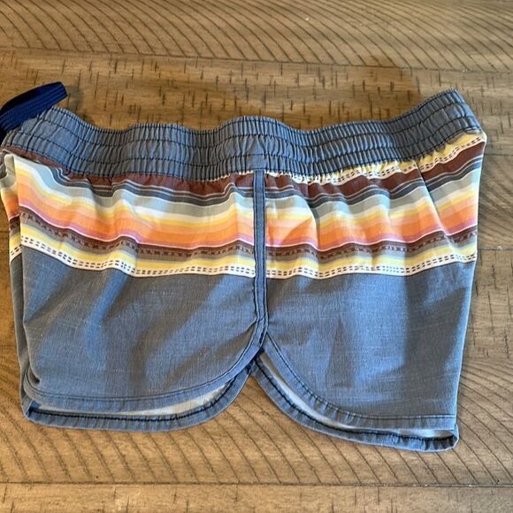 Rip Curl 🏄🏻‍♀️ Rainbow 🌈 Shorts. Tie front. Security Back Pocket Vintage Look - Picture 11 of 17